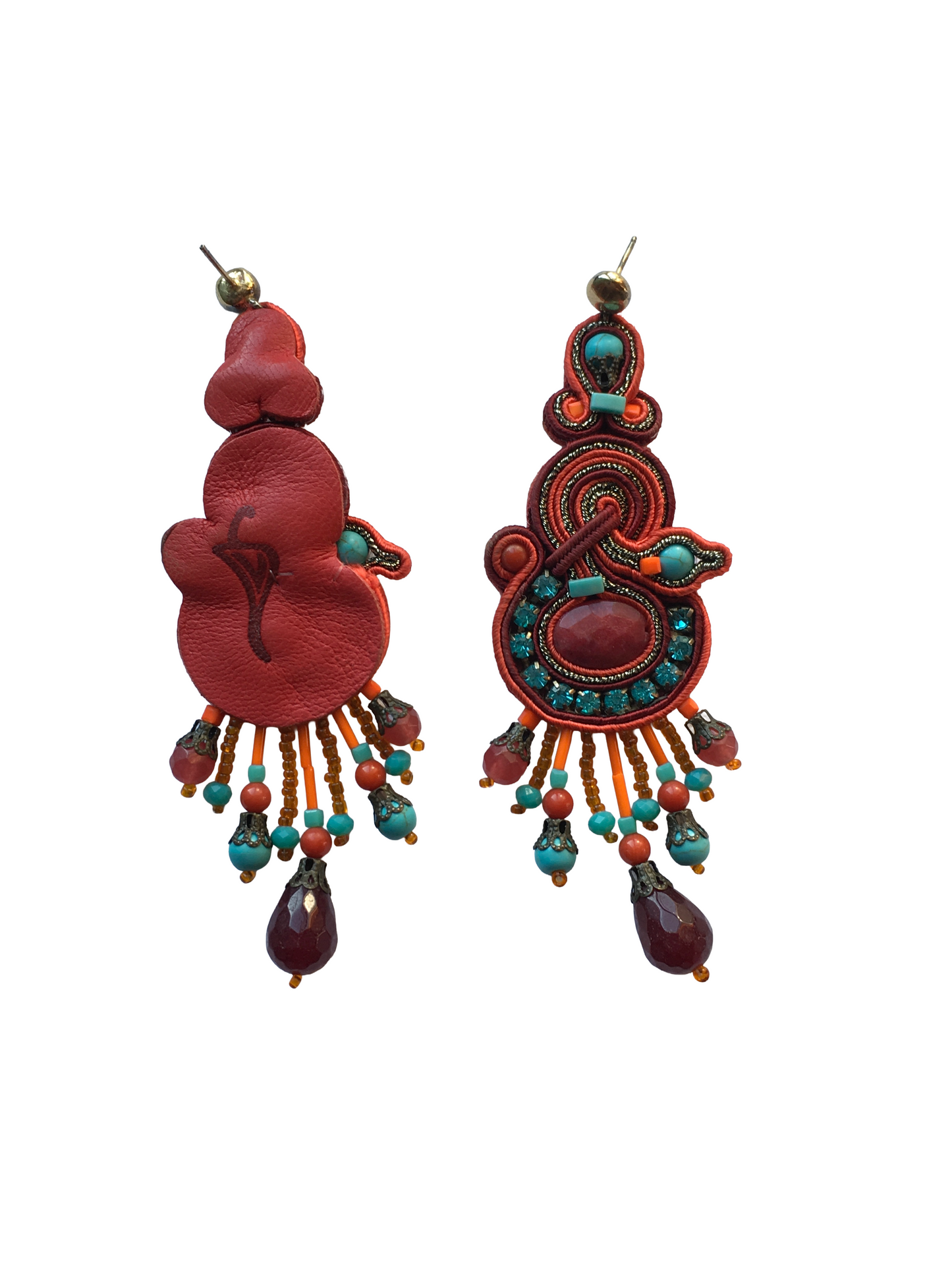 Orecchini - 🔥 TANGERI FLAME — il calore dell’Oriente

Rosso intenso e oro antico si fondono in un gioiello che brucia di passione. Tangeri Flame è il tramonto che accende l’anima, la fiamma che danza sul mare