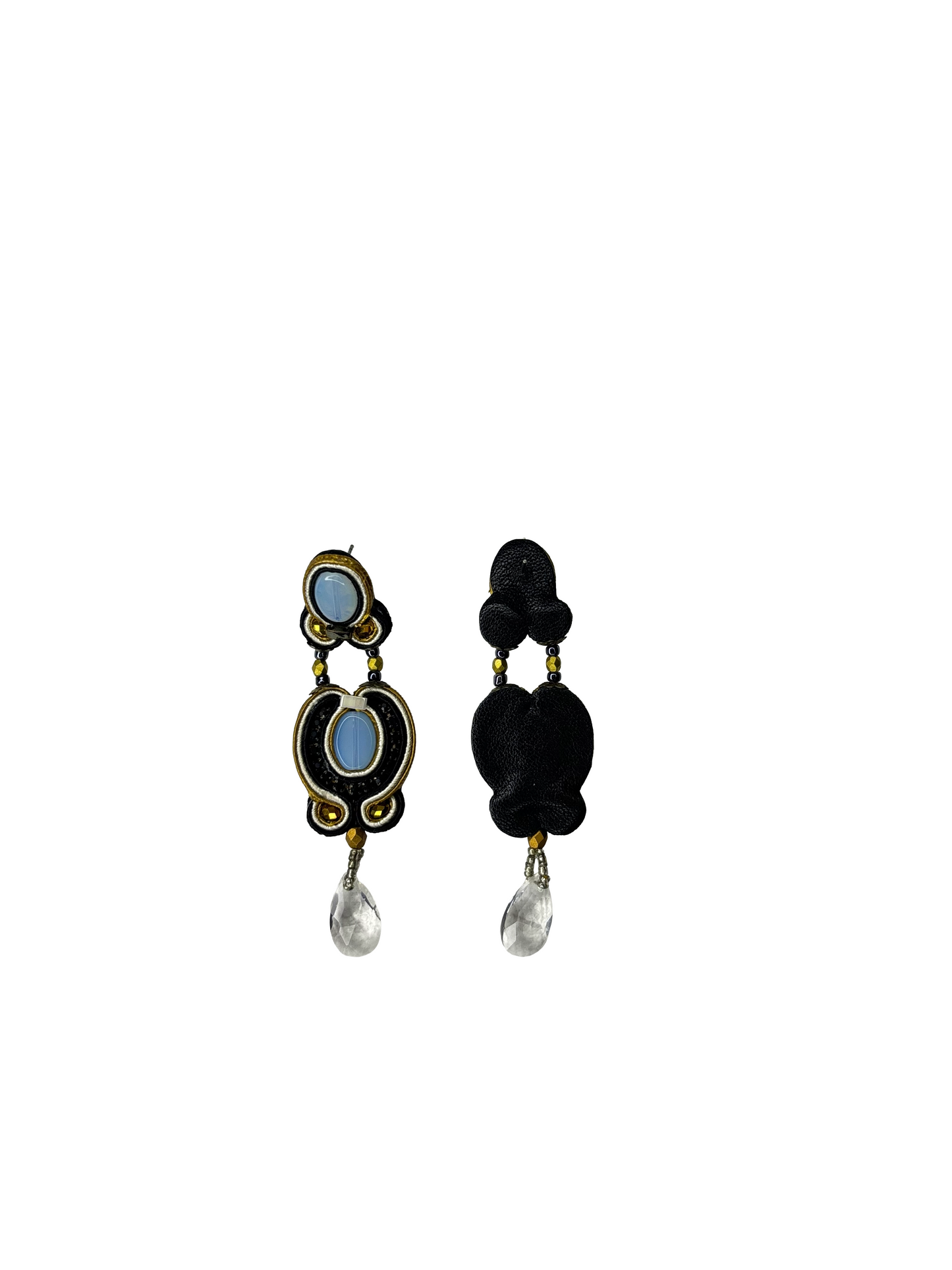Orecchini - 💎 Iris

Arcobaleno di luce e raffinatezza, Iris unisce toni rosati e cristalli trasparenti in un equilibrio delicato. È un simbolo di speranza e bellezza che si rinnova, come la prima luce dopo la pioggia