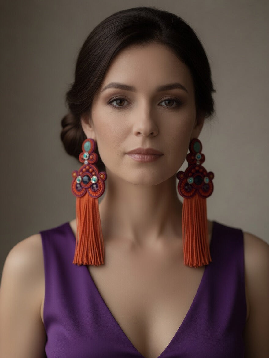 Orecchini soutache artigianali con frange, eleganti e leggeri nei toni corallo e turchese. Ispirati a Portofino. Scopri Vilschic.
