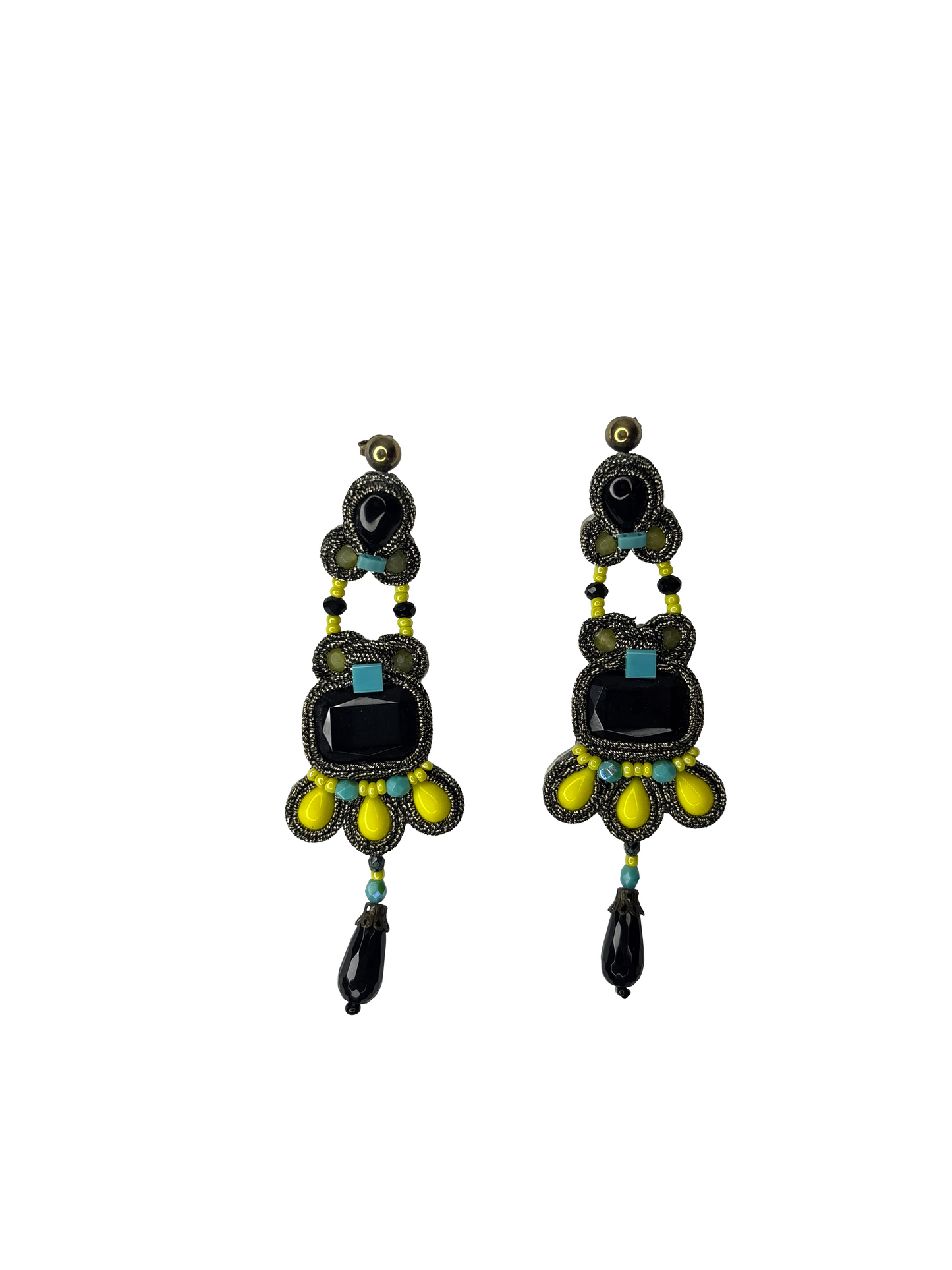 Orecchini - 🌌 ASTERIA

Figlia delle stelle, Asteria cattura il mistero del cielo notturno. I suoi riflessi blu e dorati sussurrano sogni e desideri, come costellazioni intrecciate alla pelle. Un gioiello per chi porta nell’anima la luce dell’infinito