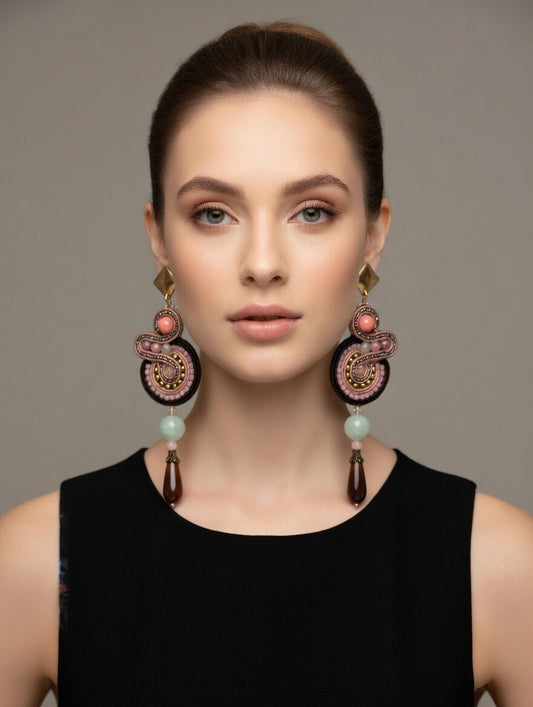 Orecchino Soutache Elise con Quarzo Rosa e Corniola | Vilschic Bijou Artigianale
